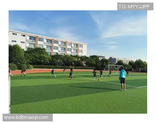 方便踢足球的理想场地选择与周边设施规划建议